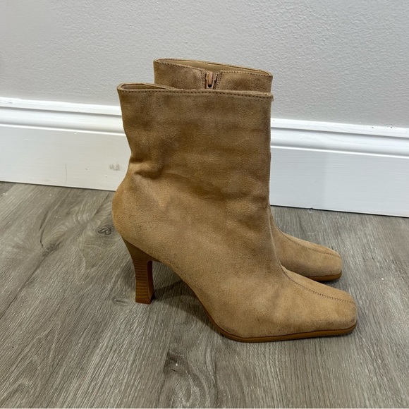 NWOB Rouge Helium Faux Suede Tan Square Toe Heel Boots Booties Women’s Size 9 - Picture 3 of 8